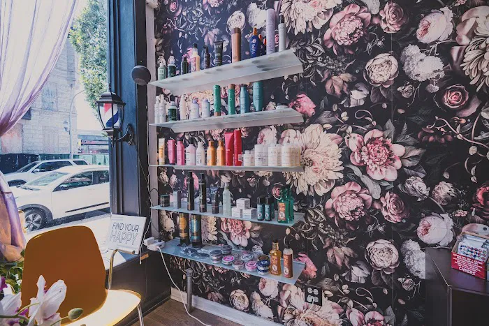 W Hair Studio Lakeview Picture 6
