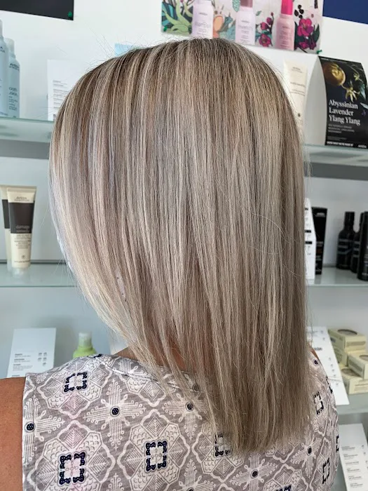 W Hair Studio Lakeview Picture 1