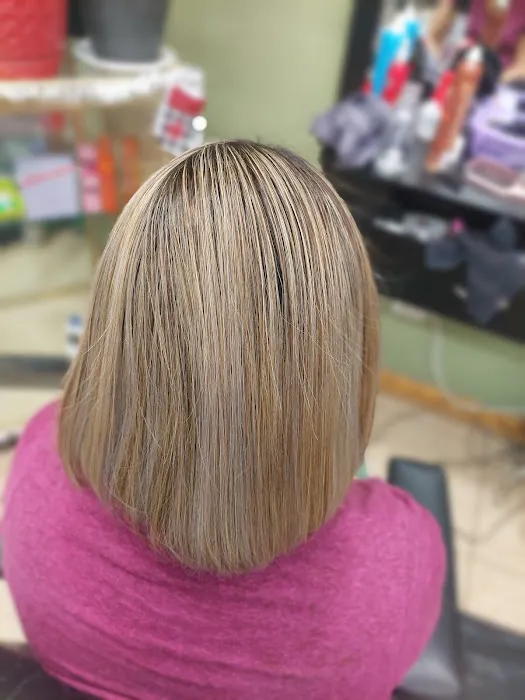 Nicole Hair Salon Unisex Picture 2