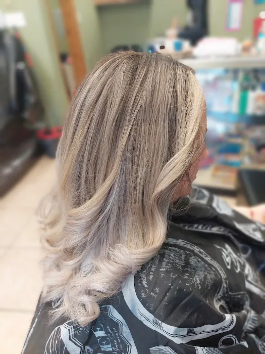 Nicole Hair Salon Unisex Picture 3