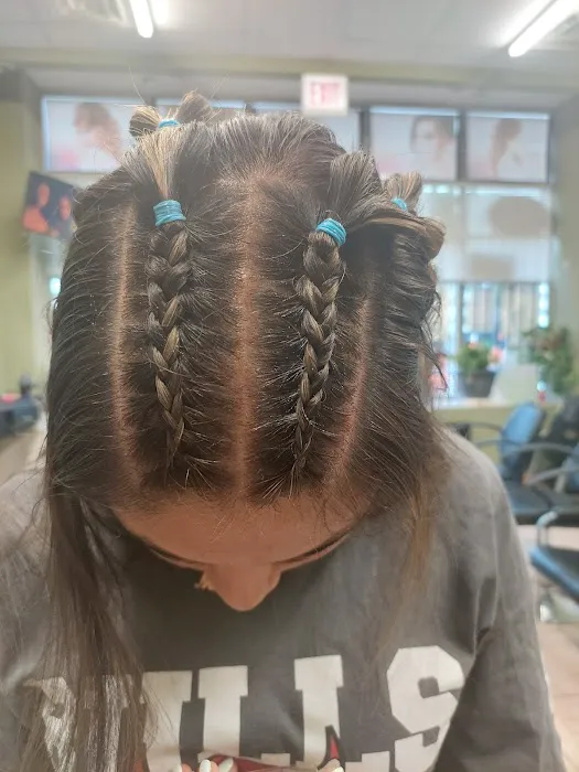 Nicole Hair Salon Unisex Picture 9
