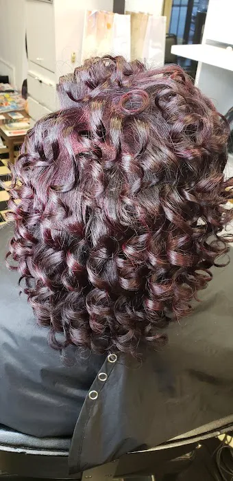 Feminine Edge Barber Salon Picture 3