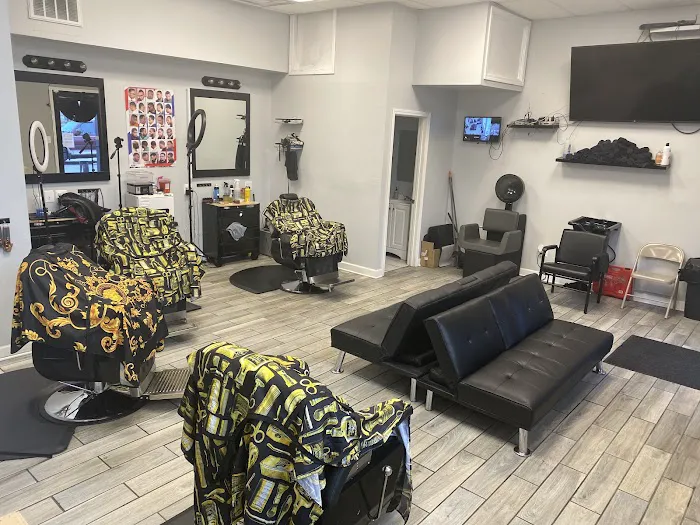 Lavish Barber & Beauty Lounge Picture 3