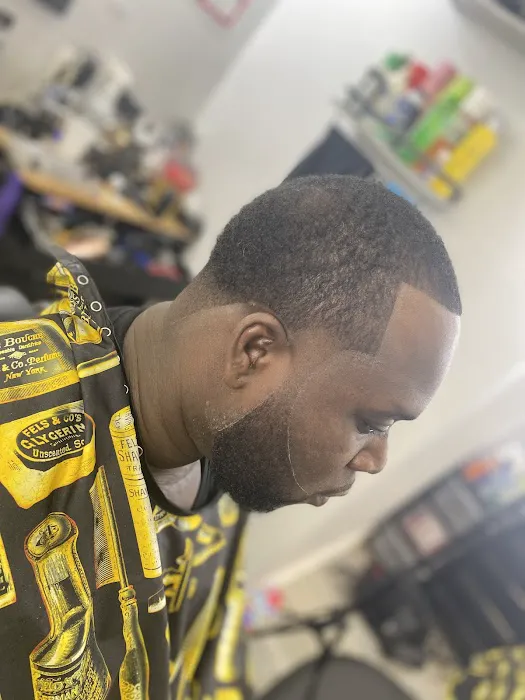 Lavish Barber & Beauty Lounge Picture 10