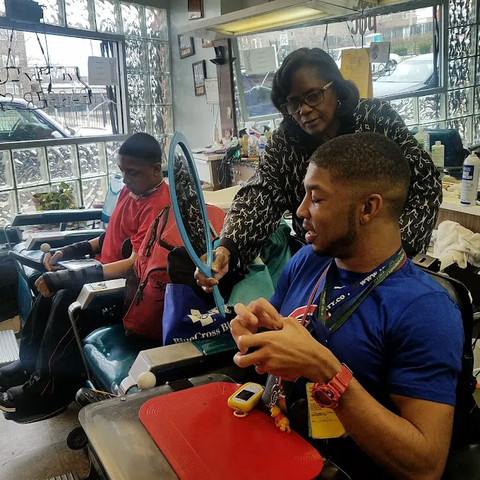 Leverette's Barber Shop Picture 9