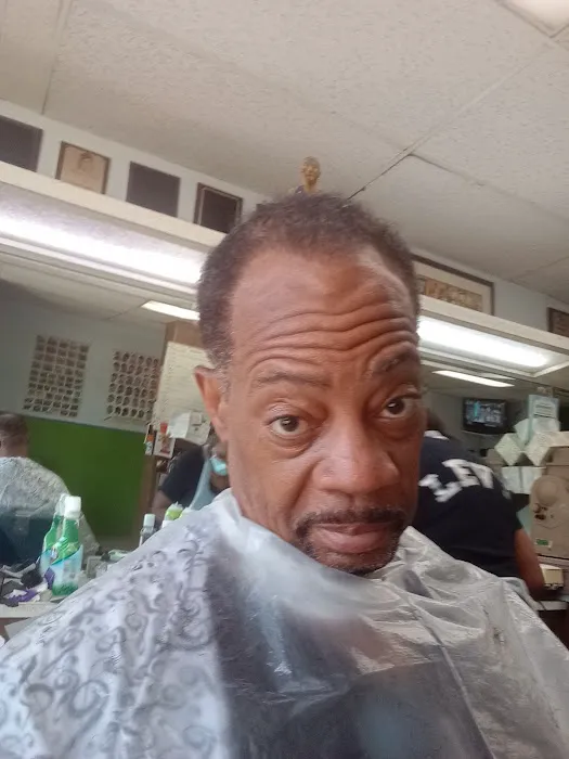 Leverette's Barber Shop Picture 4