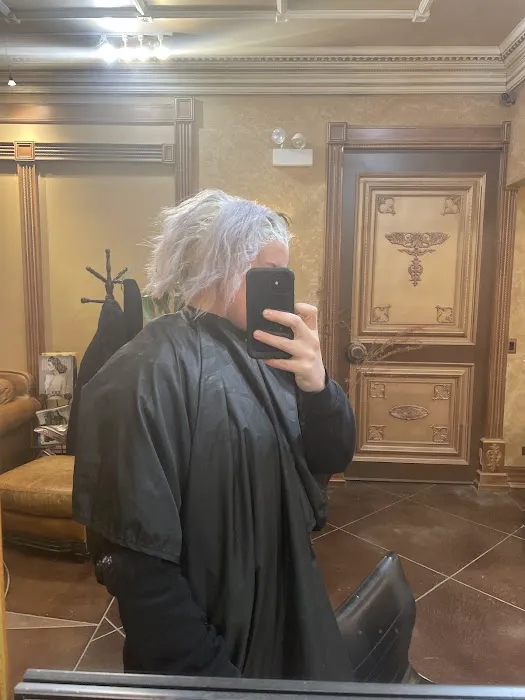 Evelyn Transforms Hair Picture 1