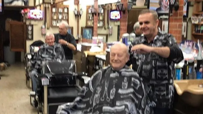 Frank's Barber Shoppe Picture 3
