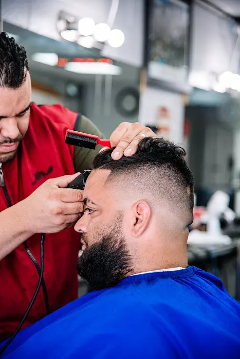 Leroy Avenue Barbershop Picture 6
