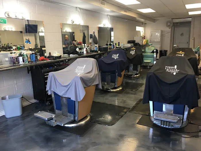 Leroy Avenue Barbershop Picture 5