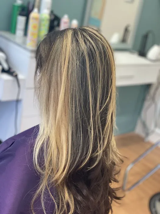 Paola's Hair Salon Picture 6