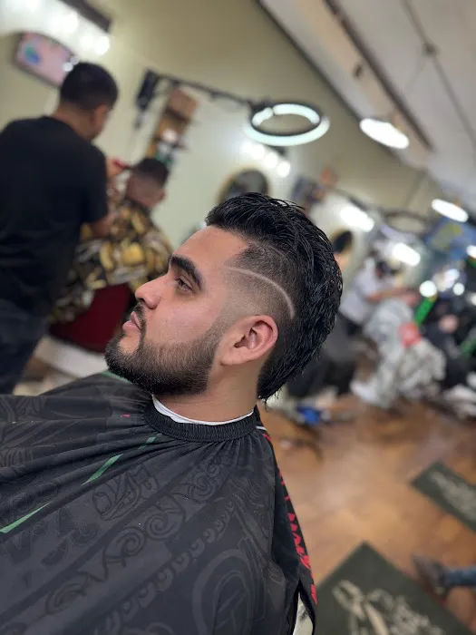 VINTAGE BARBER LOUNGE Picture 9