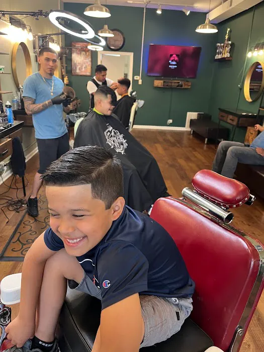 VINTAGE BARBER LOUNGE Picture 2