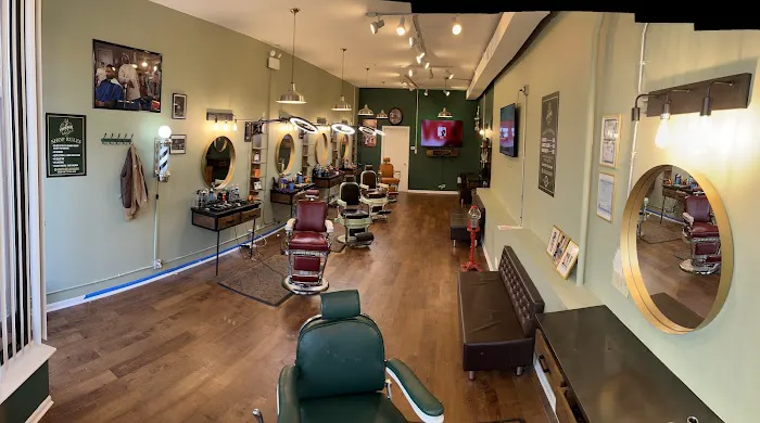 VINTAGE BARBER LOUNGE Picture 10