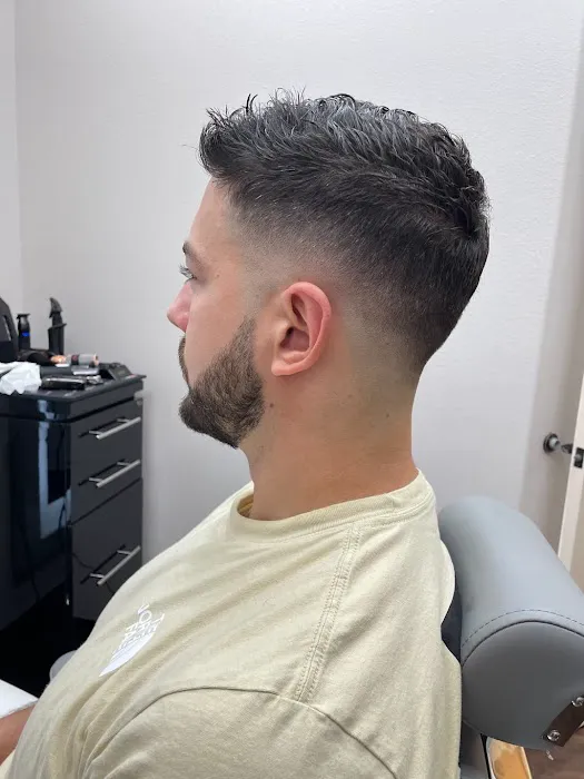 Kat Barber Shop Picture 3