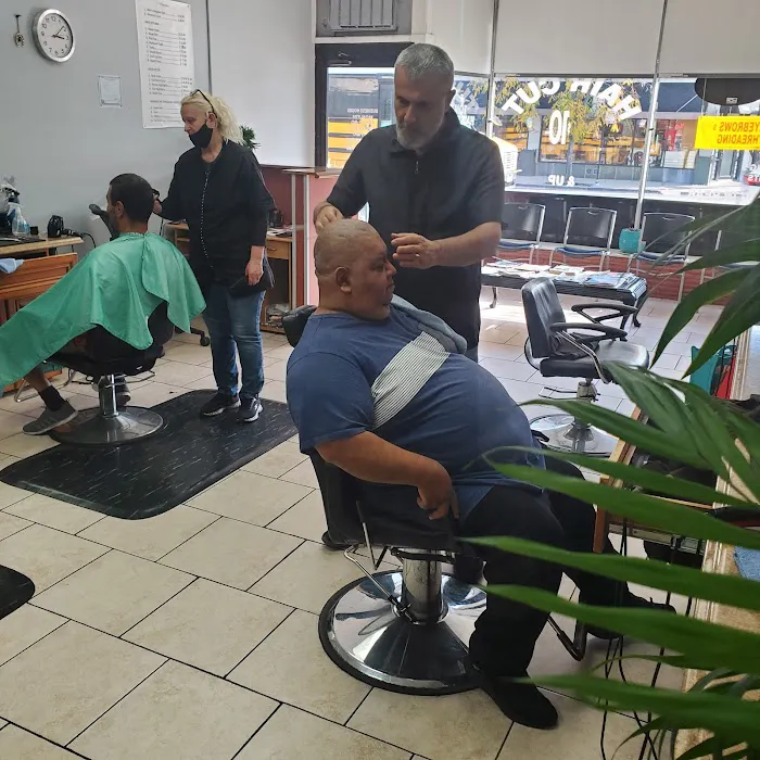 Tom's Hair Salon Picture 3