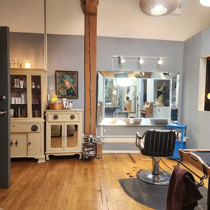 Babette’s Bespoke Salon Picture 1