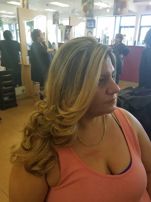 Jacky's Salon Picture 6