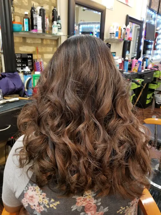 Eva's Haircuts Picture 10