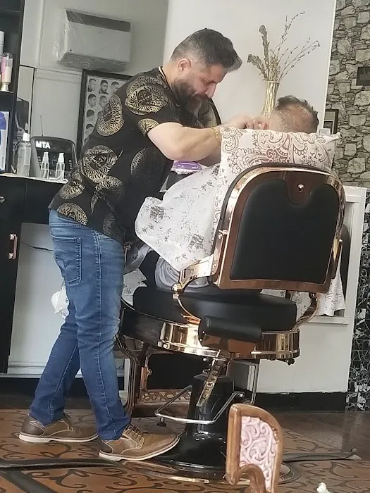 Robin Hood Salon Picture 6