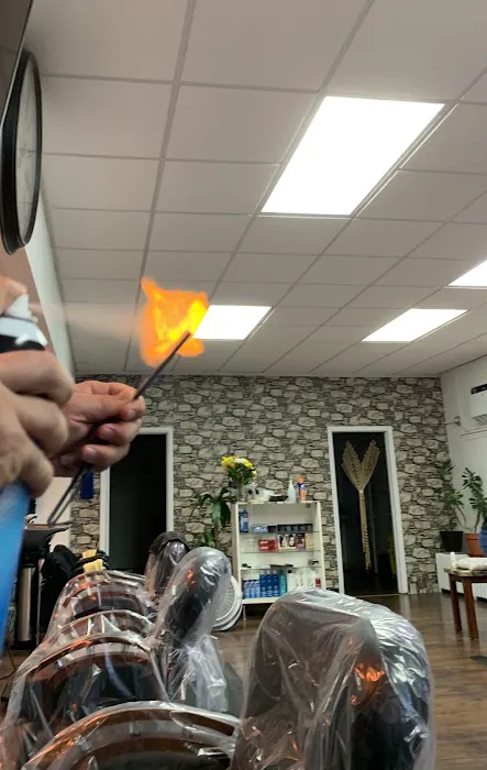 Robin Hood Salon Picture 5