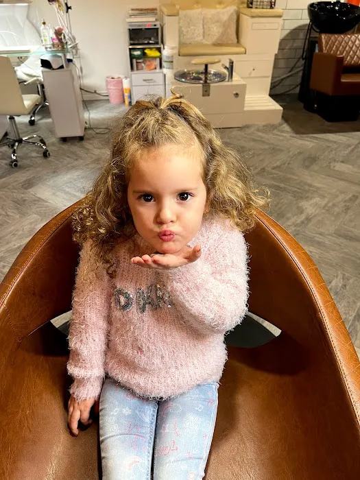 Goca's Hair Salon Picture 3