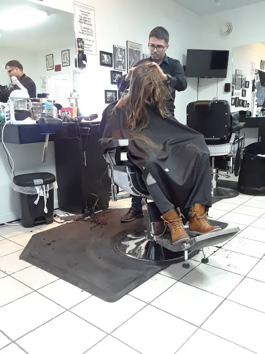 Revolutionary Barber parlor Picture 5