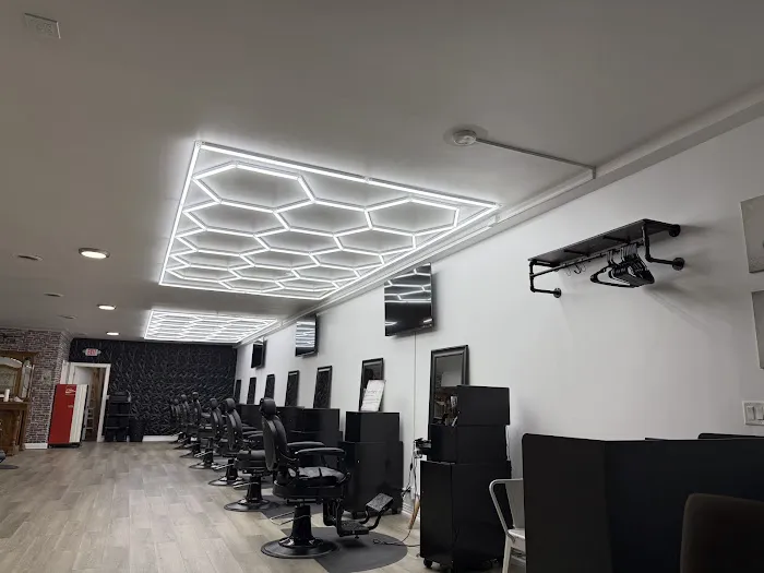 Revolutionary Barber parlor Picture 1