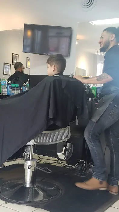 Revolutionary Barber parlor Picture 3