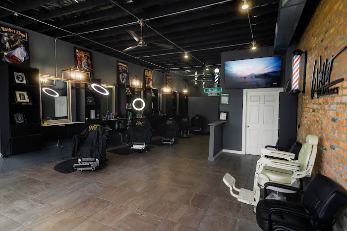 Wall St Barbers Picture 9