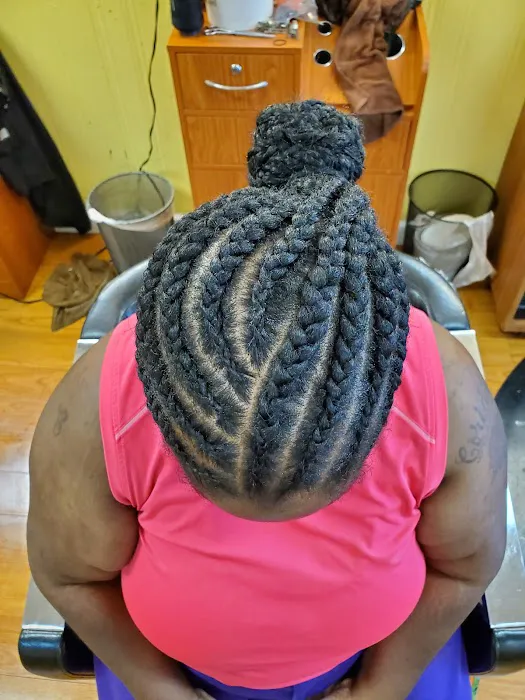 TWISTED ROOTS SALON Picture 7