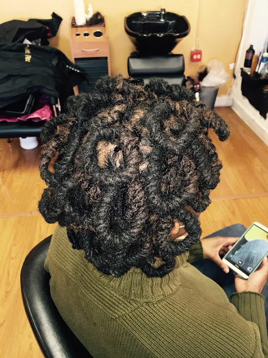 TWISTED ROOTS SALON Picture 3