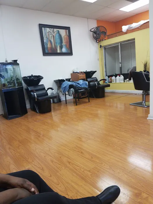 TWISTED ROOTS SALON Picture 9