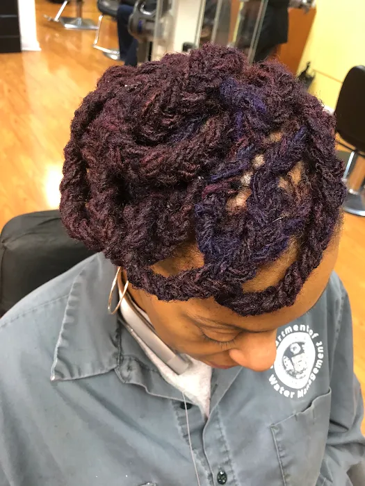 TWISTED ROOTS SALON Picture 10