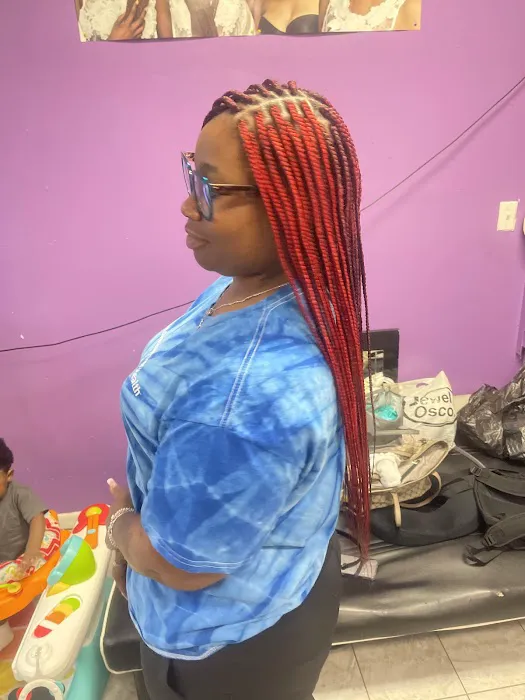 Joicee Professional hair braiding Picture 4