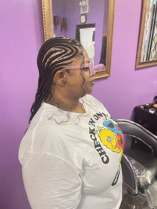 Joicee Professional hair braiding Picture 2
