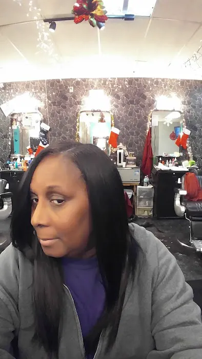Black Magic Unisex Hair Salon Picture 8