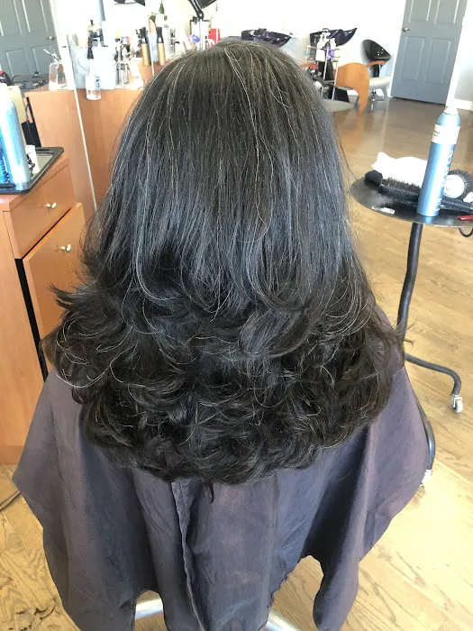Leader Hair Salon Picture 5