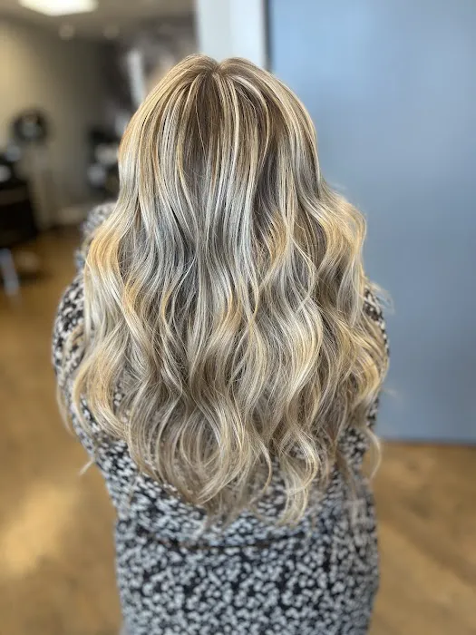 Leader Hair Salon Picture 9