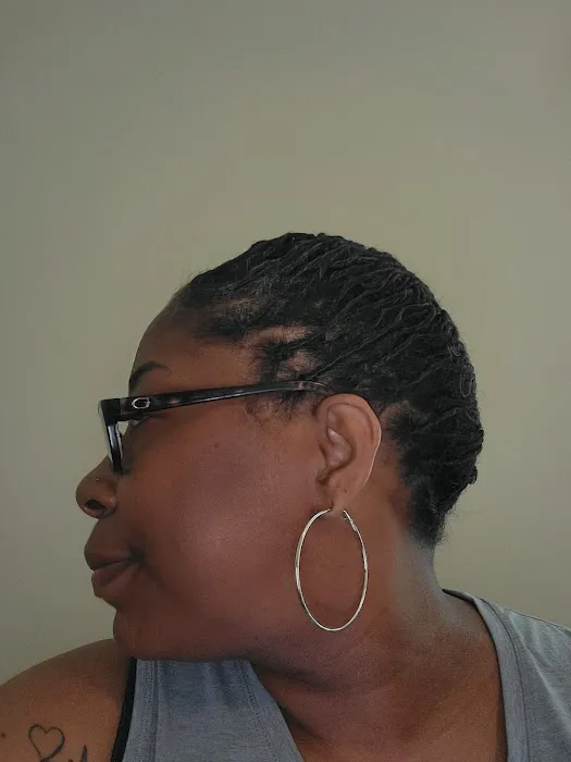 Ms. Cassie of Da Loc Shop Picture 1