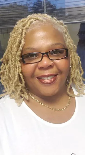Ms. Cassie of Da Loc Shop Picture 2