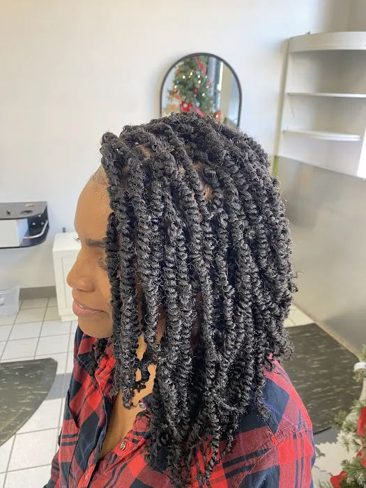 Diamond's African Hair Braiding Picture 4