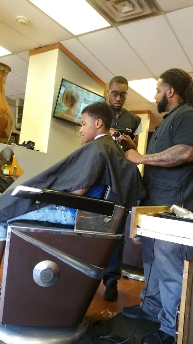 Cruzial Kuts Barber Shop & Salon Picture 2