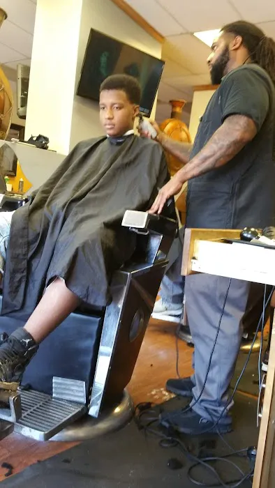 Cruzial Kuts Barber Shop & Salon Picture 1