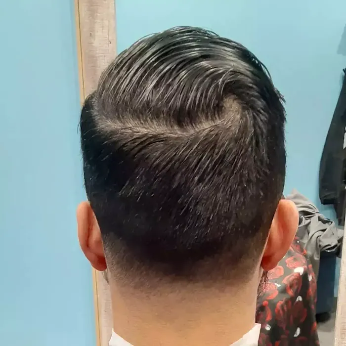 Chicano Barber Picture 8