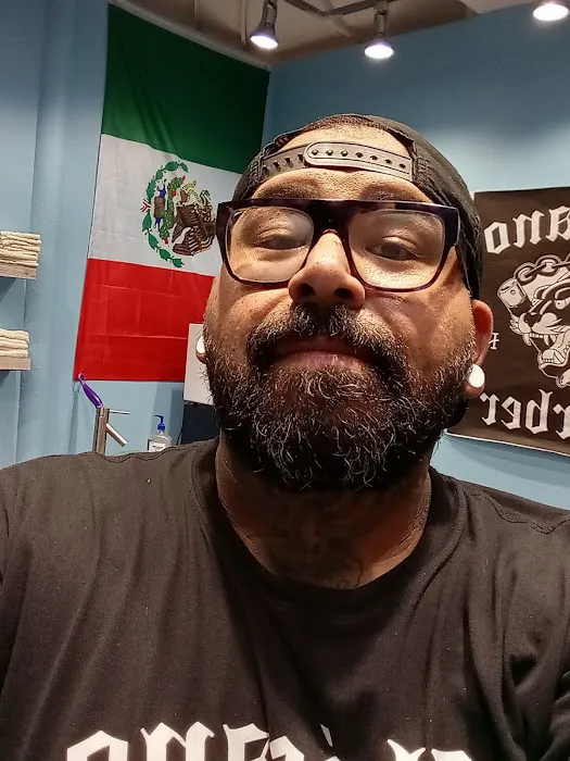 Chicano Barber Picture 4