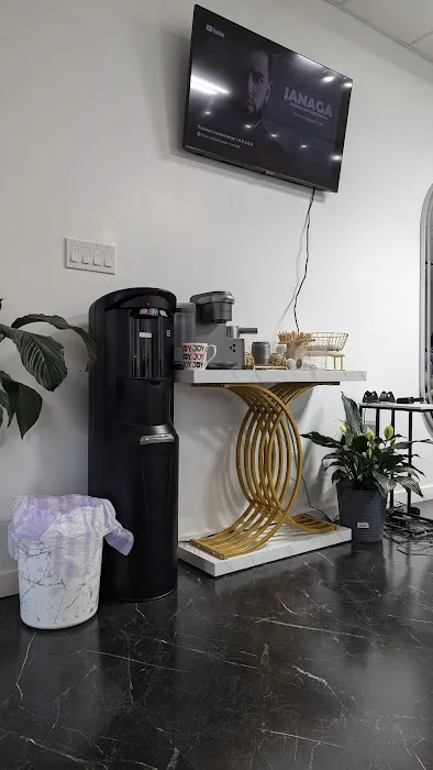 ELÉGANCE BEAUTY SALON Picture 1