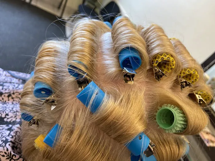 Portage Park Family Hair Care Picture 2