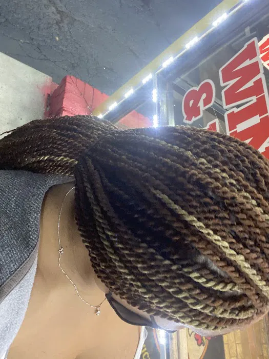 Sandra's African Hair Braiding Picture 3