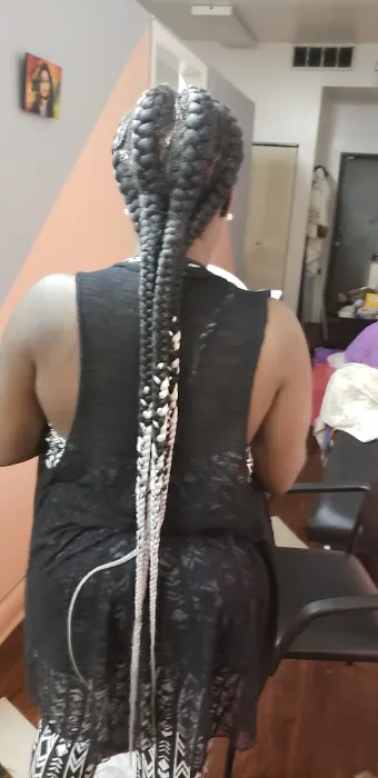 Marseillais Hair Braiding Picture 1